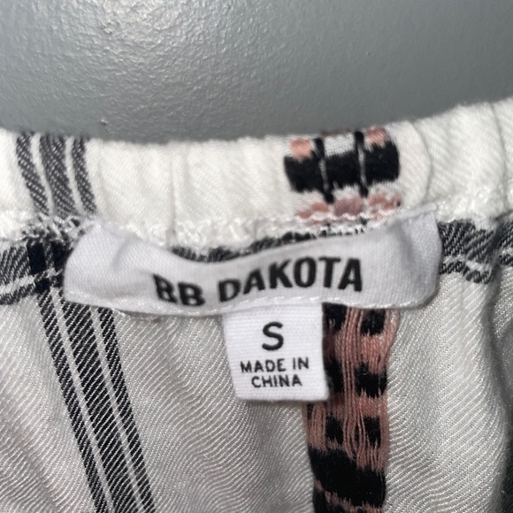 EUC BB Dakota Londyn Southwestern Embroidered Off Shoulder Top Size Small - Picture 3 of 7